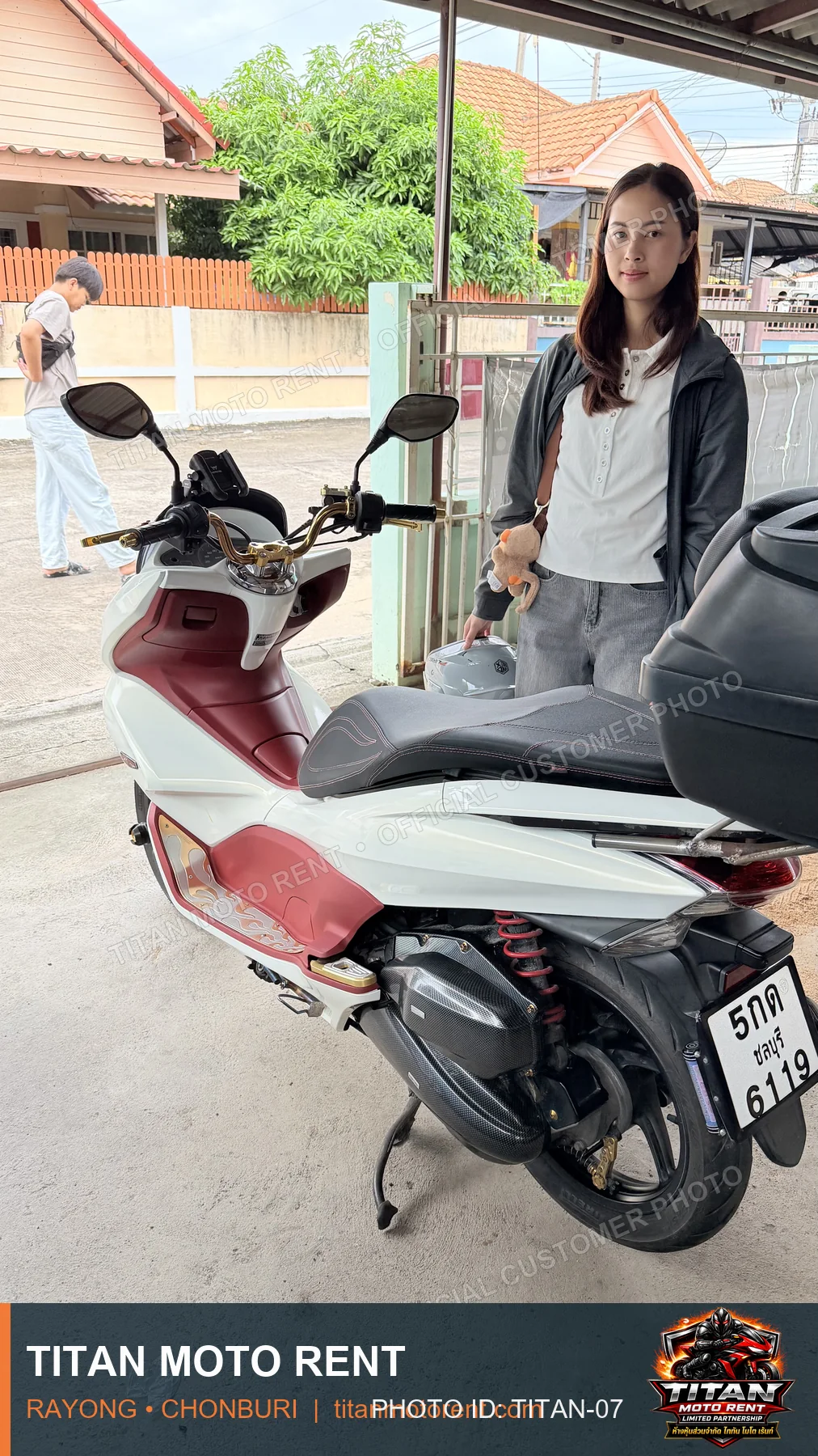 TITAN MOTO RENT customer handover 07